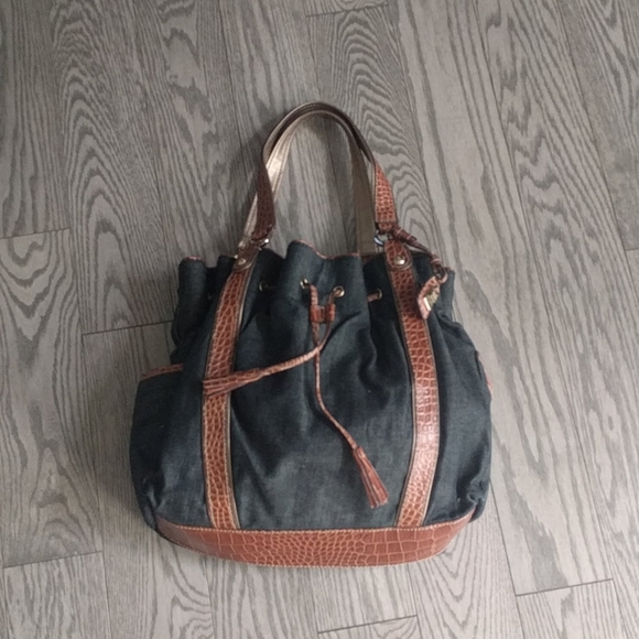 Beautiful shoulder bag by Liz Claiborne 🍀 - Picture 7 of 12